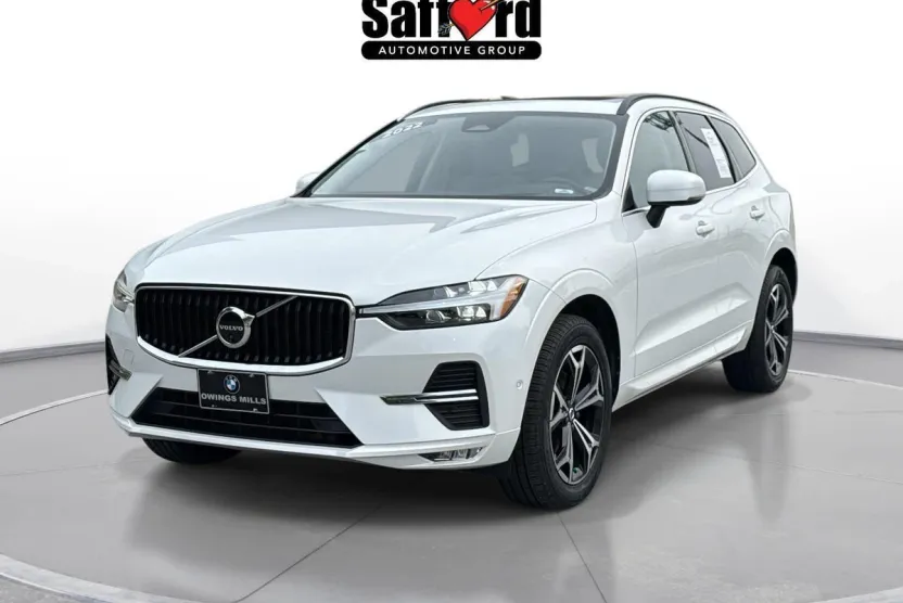 2022 Volvo XC60 Momentum photo 1