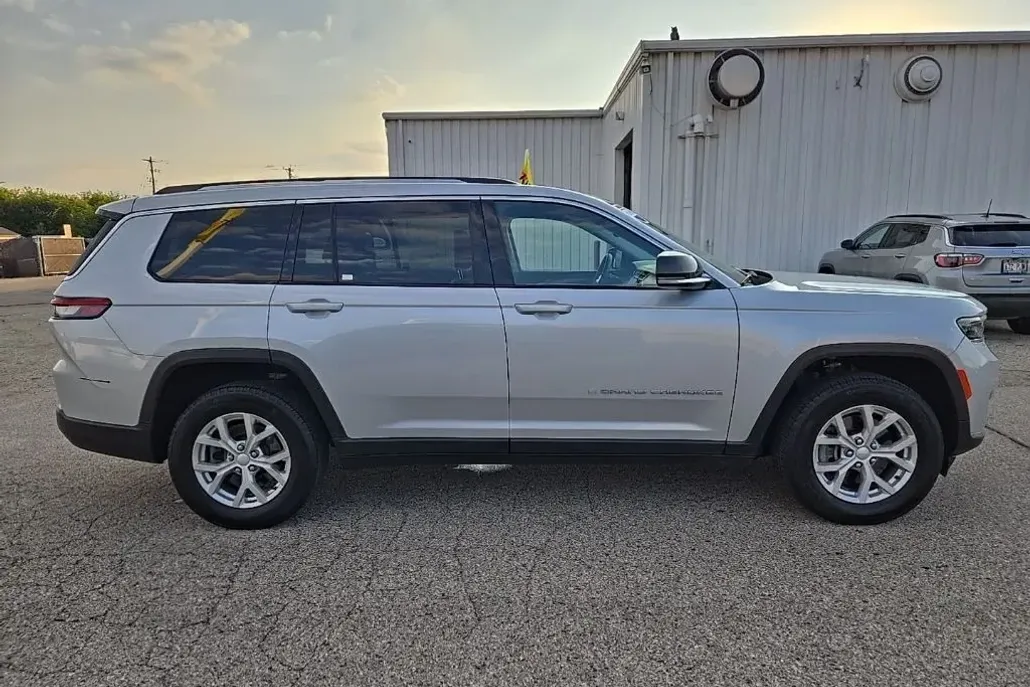 2023 Jeep Grand Cherokee Limited photo 1