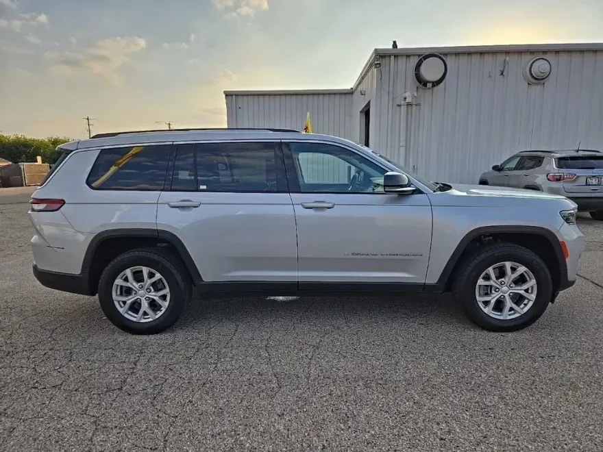 2023 Jeep Grand Cherokee Limited photo 1