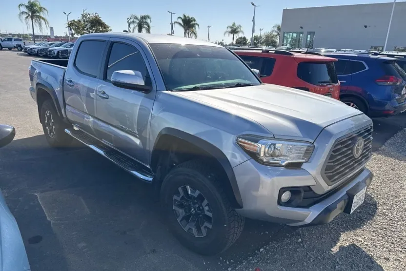 2020 Toyota Tacoma TRD Off-Road V6 photo 1