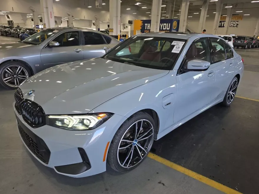 2023 Bmw 330e photo 1