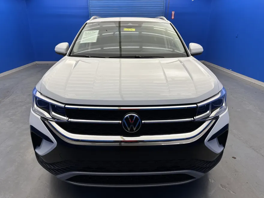 2024 Volkswagen Taos SEL photo 1