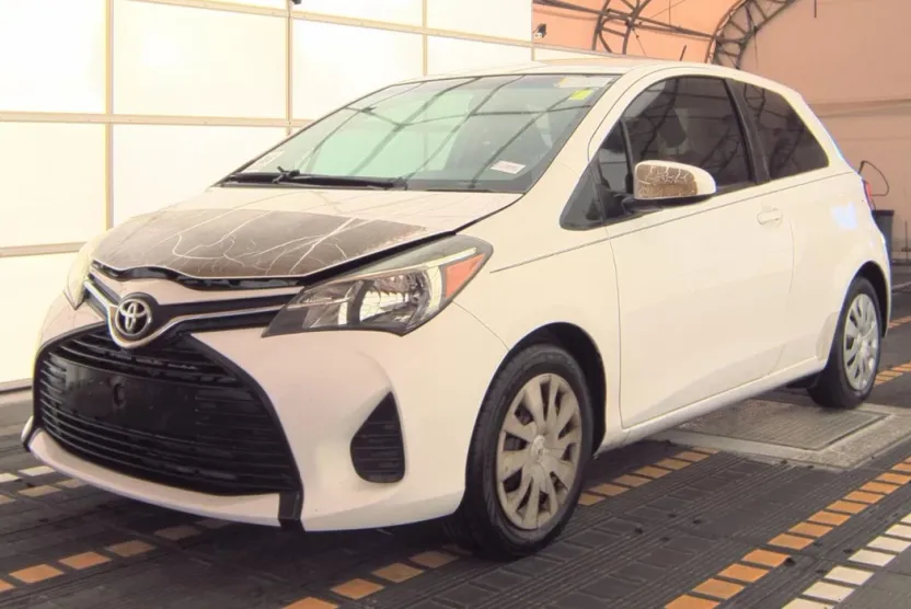 2015 Toyota Yaris L photo 1
