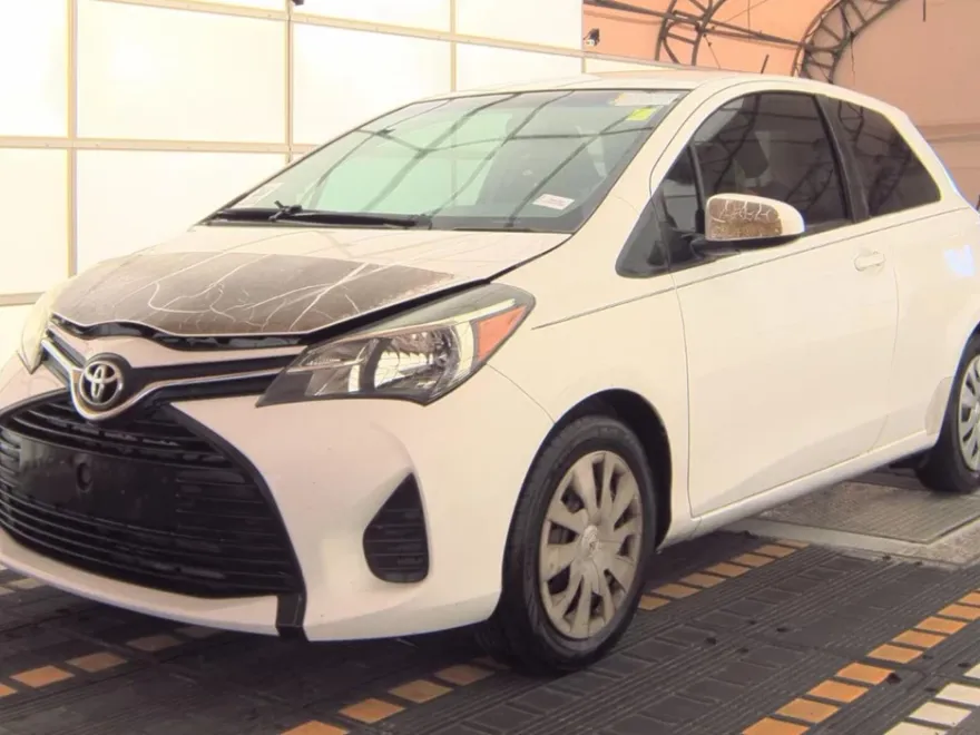 2015 Toyota Yaris L photo 1