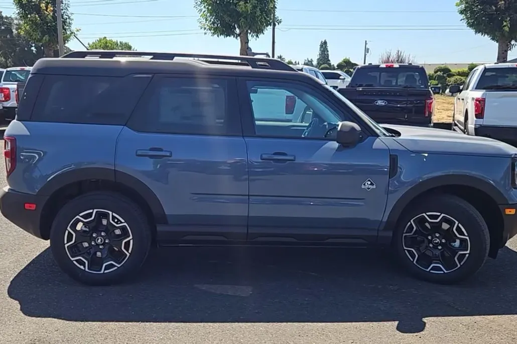 2025 Ford Bronco Sport Outer Banks photo 1