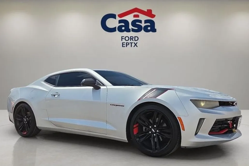 2018 Chevrolet Camaro 1LT photo 1