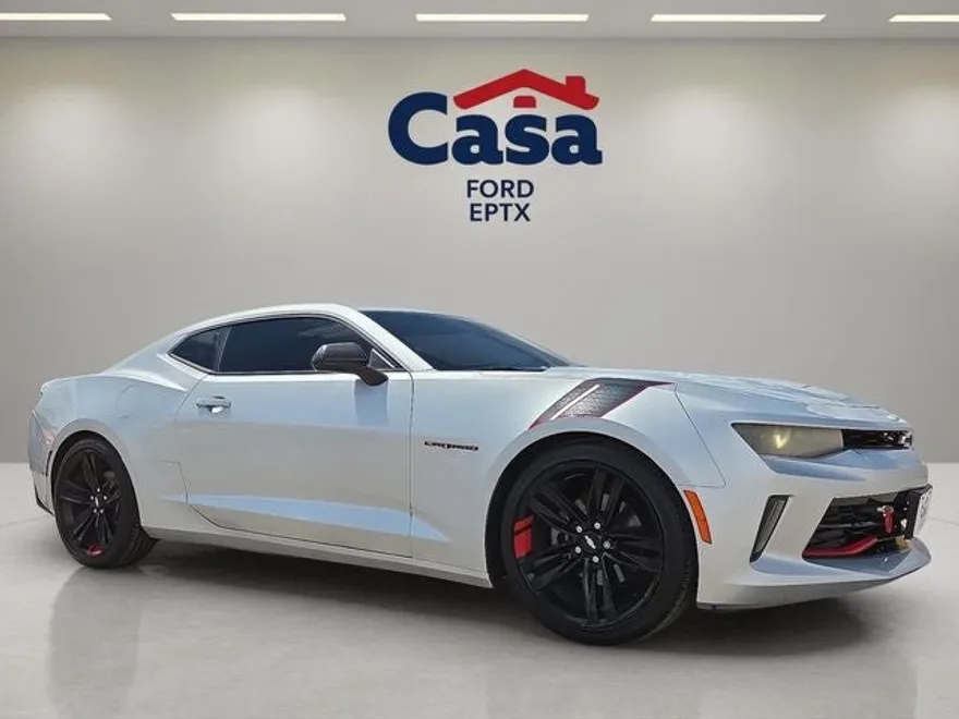 2018 Chevrolet Camaro 1LT photo 1
