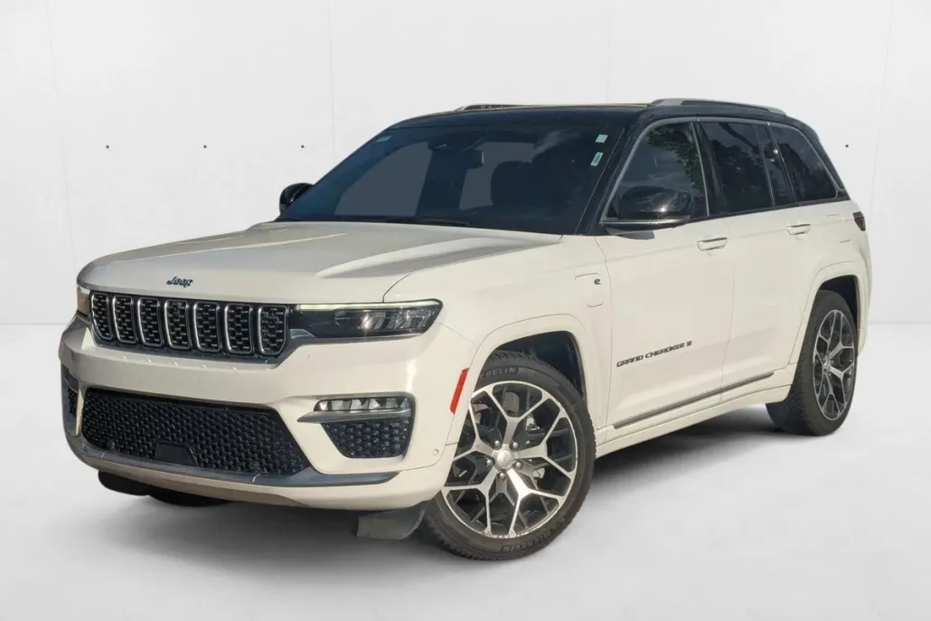2022 Jeep Cherokee Summit 4xe photo 1