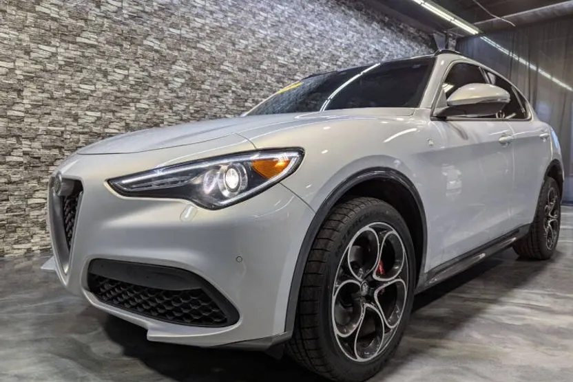 2022 Alfa Romeo Stelvio Ti photo 1