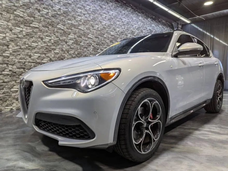 2022 Alfa Romeo Stelvio Ti photo 1