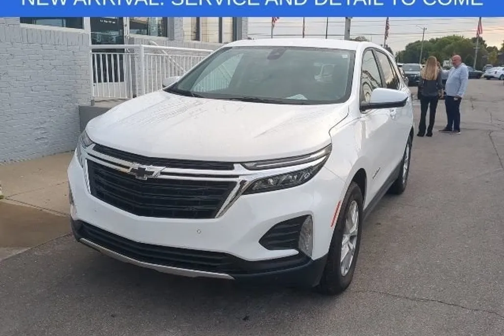 2024 Chevrolet Equinox LT photo 1
