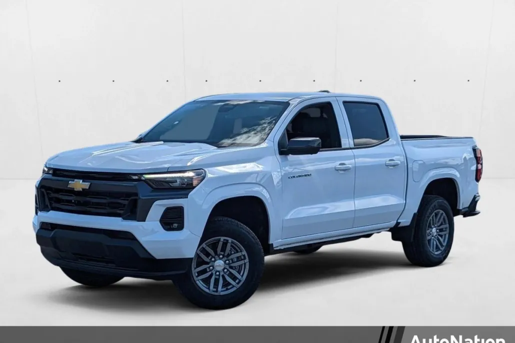 2025 Chevrolet Colorado Work Truck LT photo 1