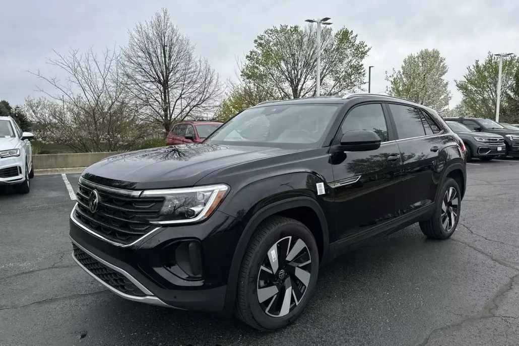 2025 Volkswagen Atlas Cross Sport SE Technology photo 1