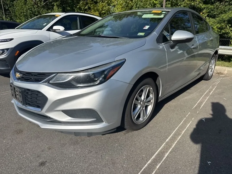 2017 Chevrolet Cruze LT photo 1