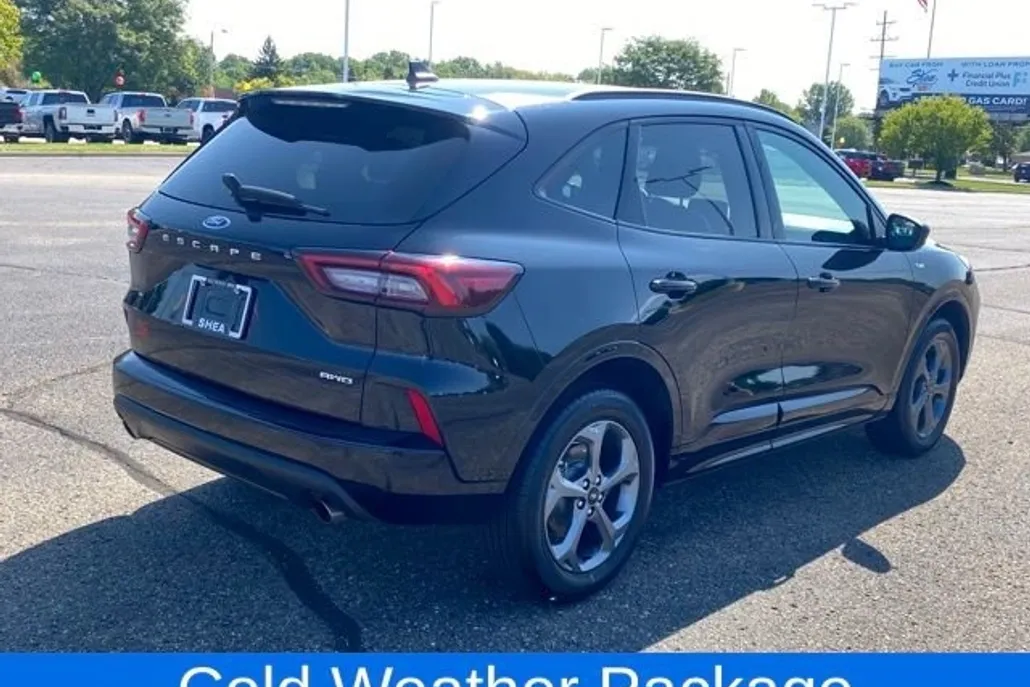 2024 Ford Escape ST-Line photo 1