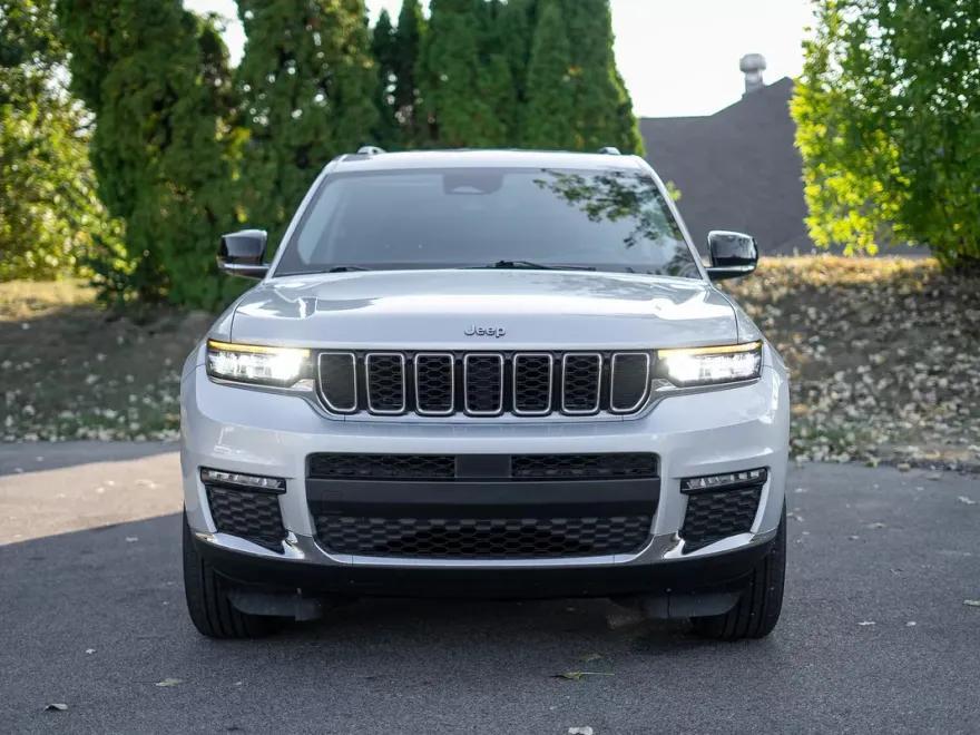 2021 Jeep Grand Cherokee Limited photo 2