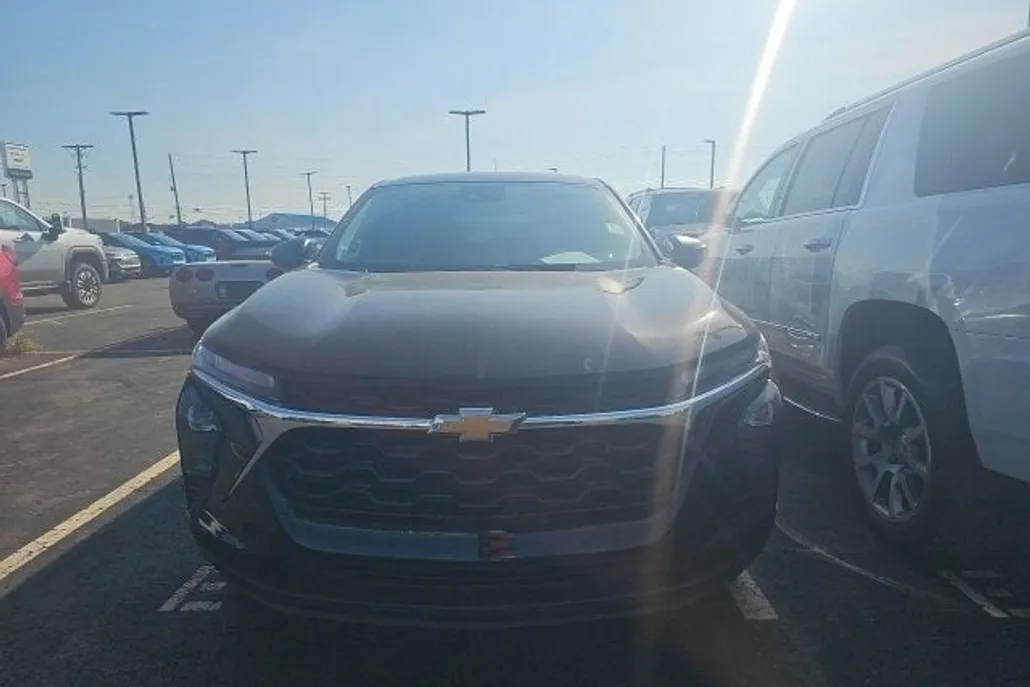 2024 Chevrolet Trax LS photo 1
