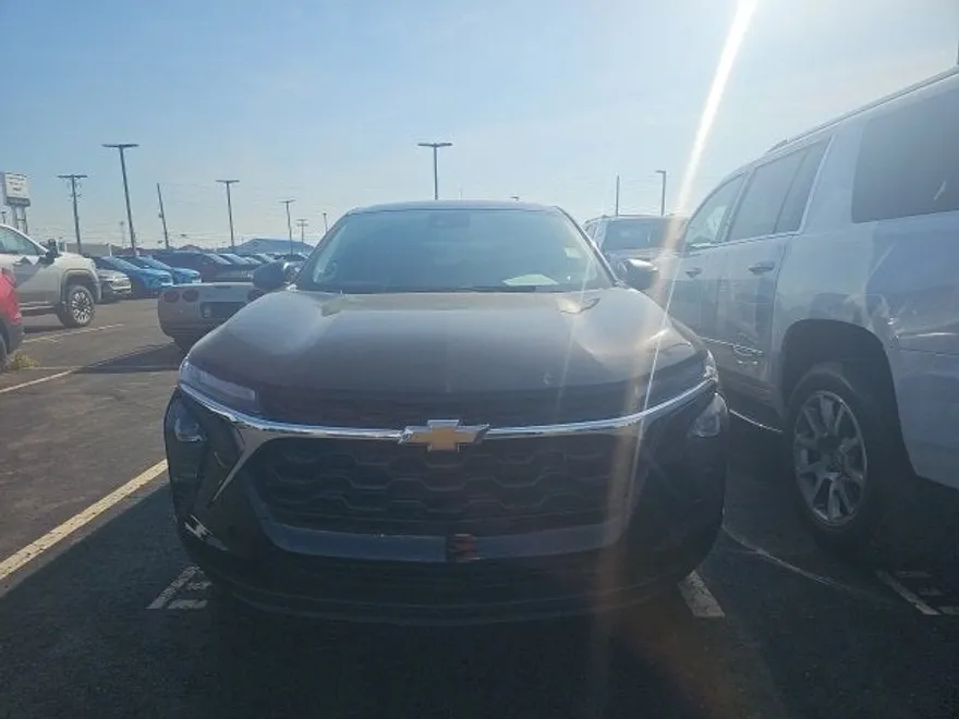 2024 Chevrolet Trax LS photo 1