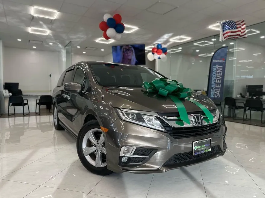 2019 Honda Odyssey EX photo 1