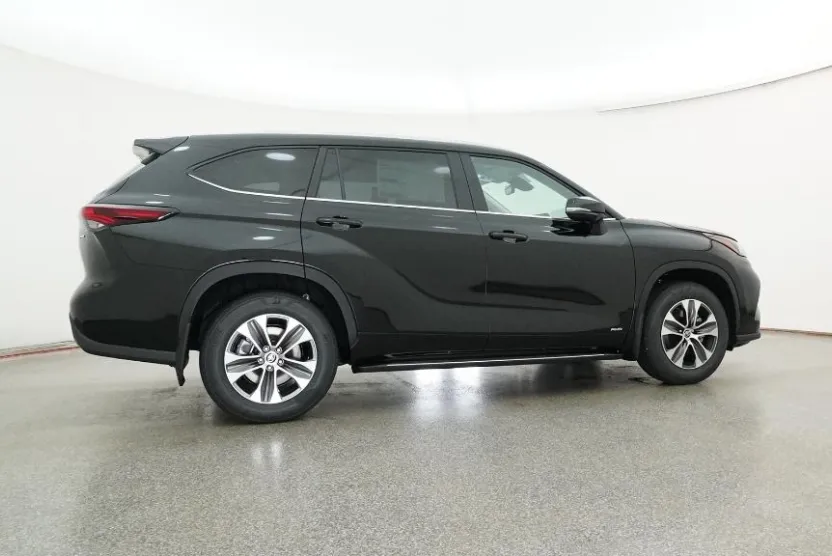 2025 Toyota Highlander Hybrid XLE photo 1