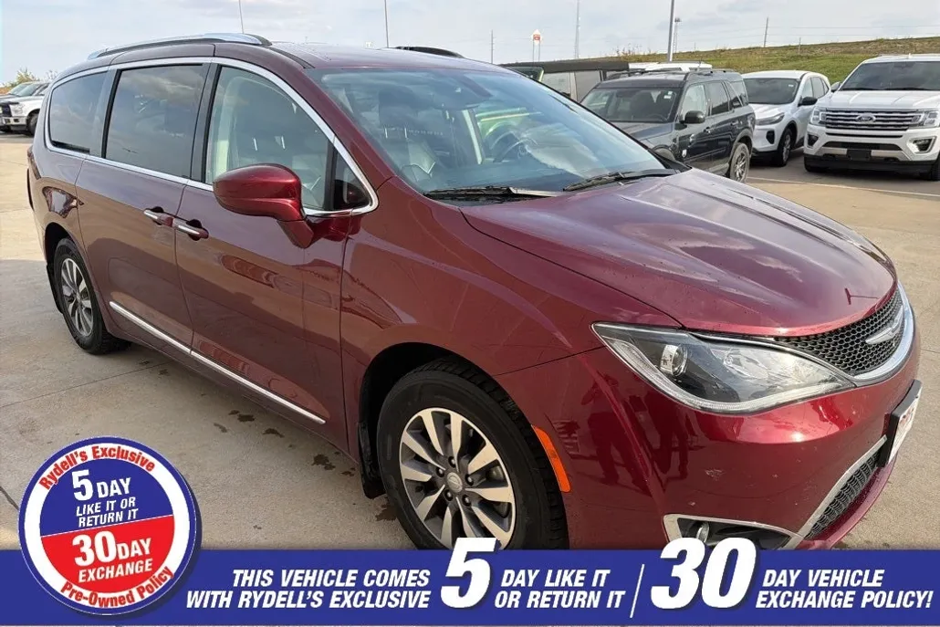 2020 Chrysler Pacifica Touring Plus photo 1