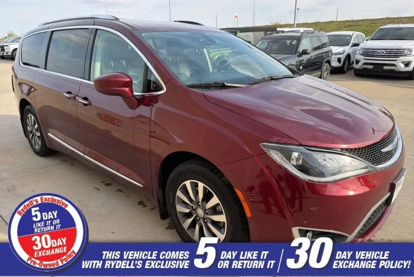 2020 Chrysler Pacifica Touring Plus photo 1