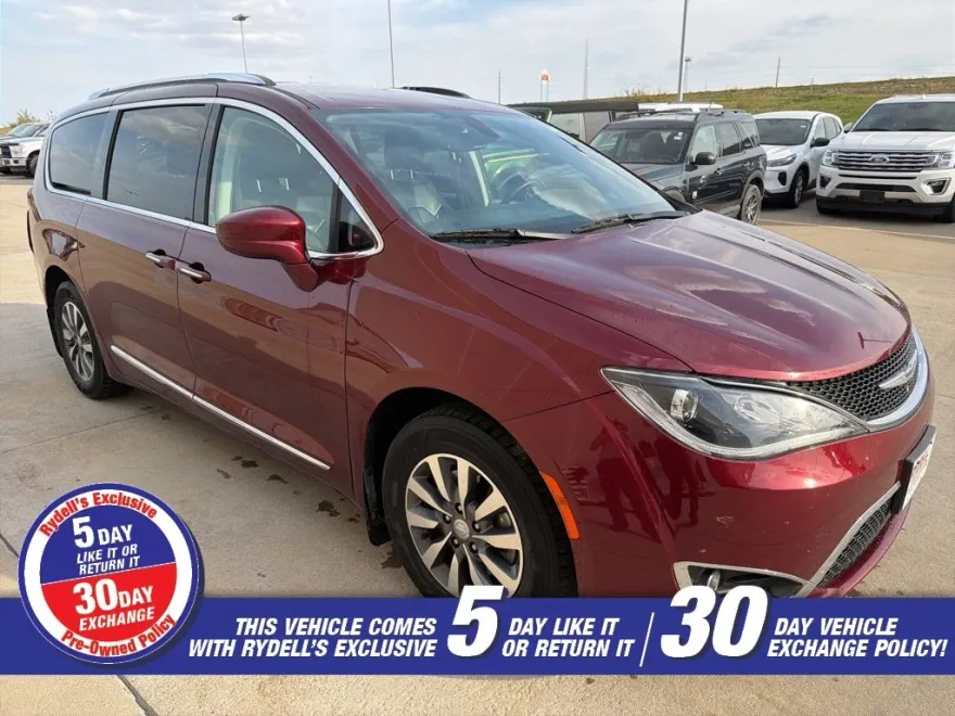 2020 Chrysler Pacifica Touring Plus photo 1