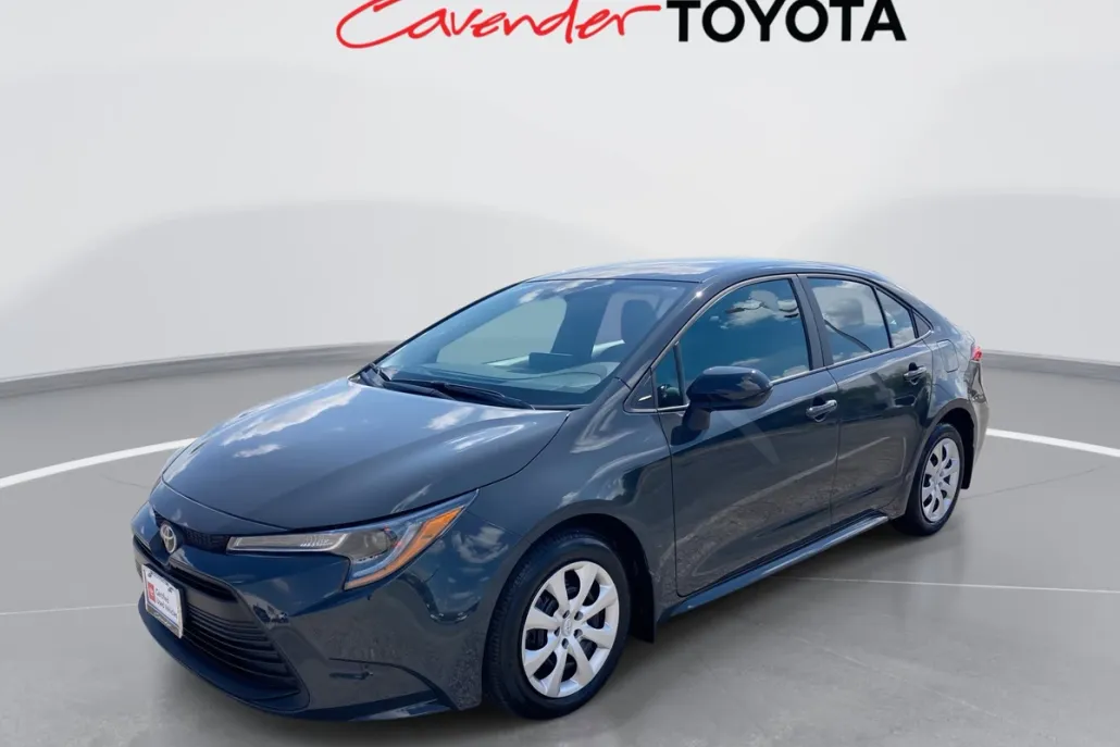 2025 Toyota Corolla LE photo 1