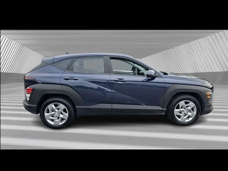 2024 Hyundai Kona SE photo 1
