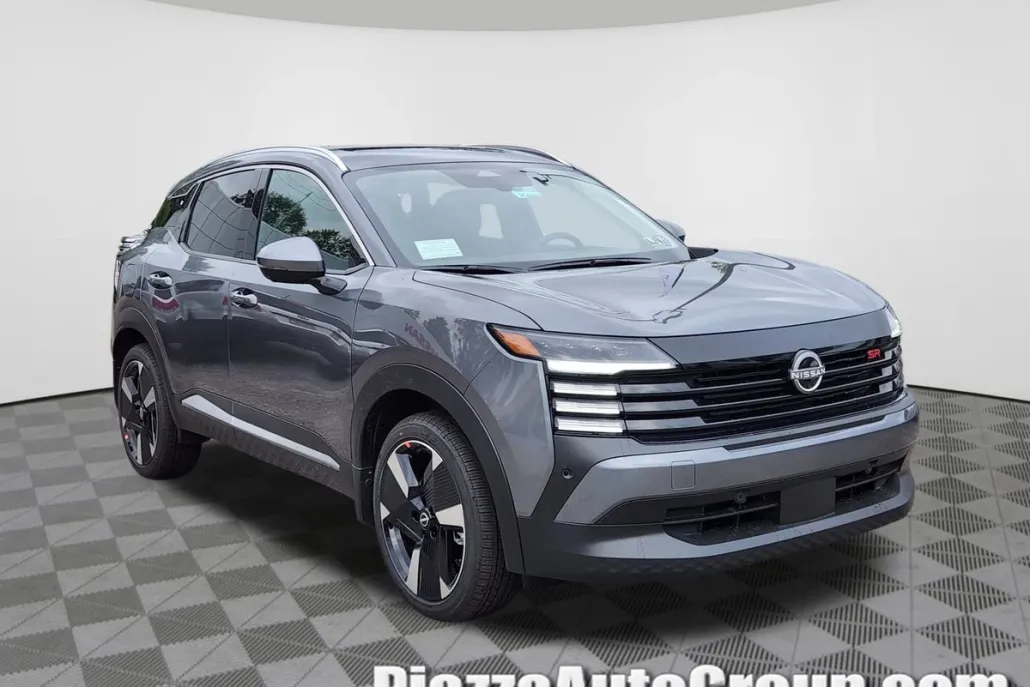 2025 Nissan Kicks SR photo 1
