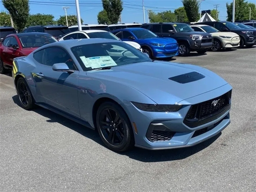 2025 Ford Mustang GT photo 1