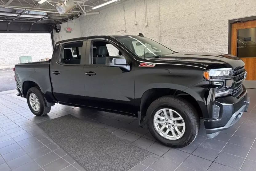 2019 Chevrolet Silverado 1500 RST photo 1