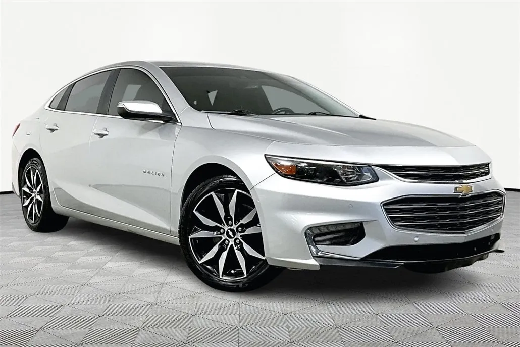 2017 Chevrolet Malibu 1LT photo 1