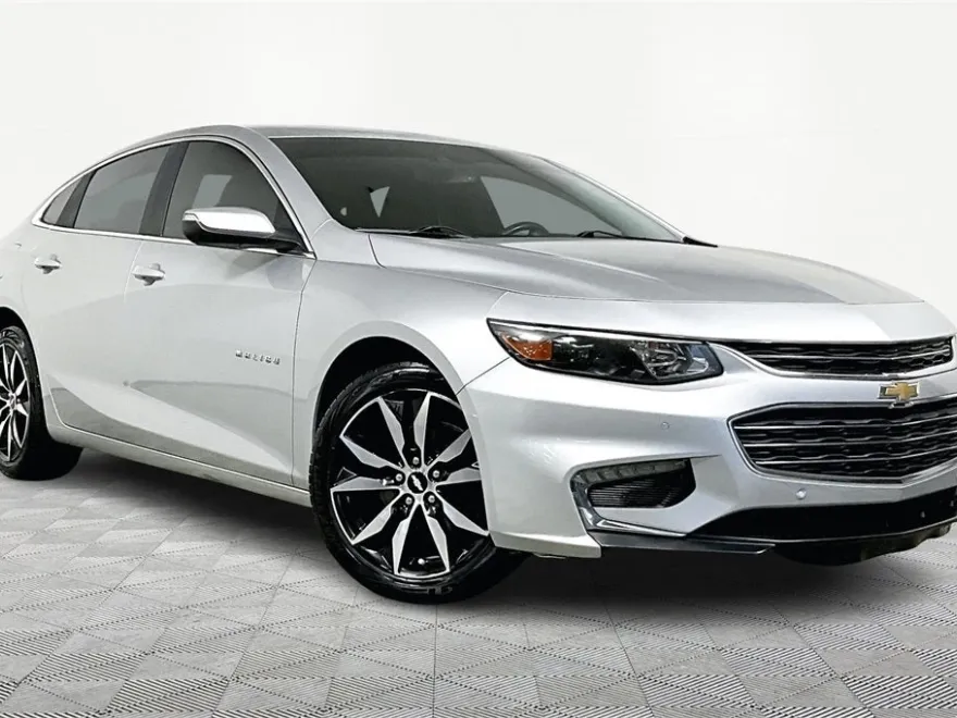 2017 Chevrolet Malibu 1LT photo 1
