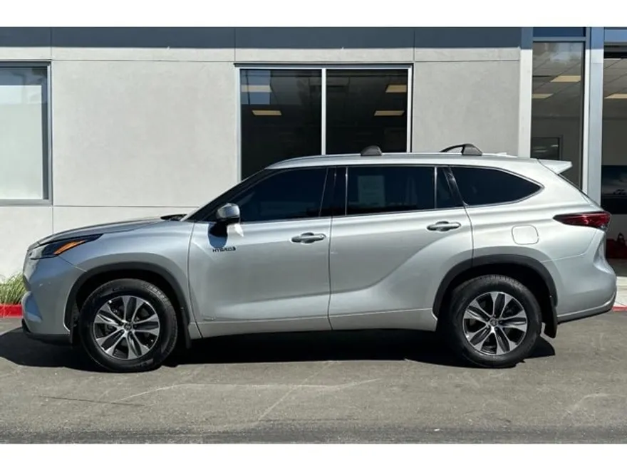 2021 Toyota Highlander Hybrid XLE photo 1