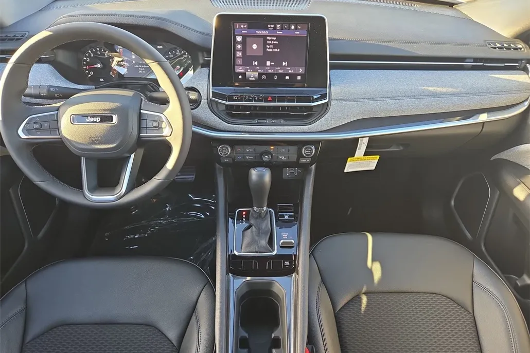 2025 Jeep Compass Latitude photo 1
