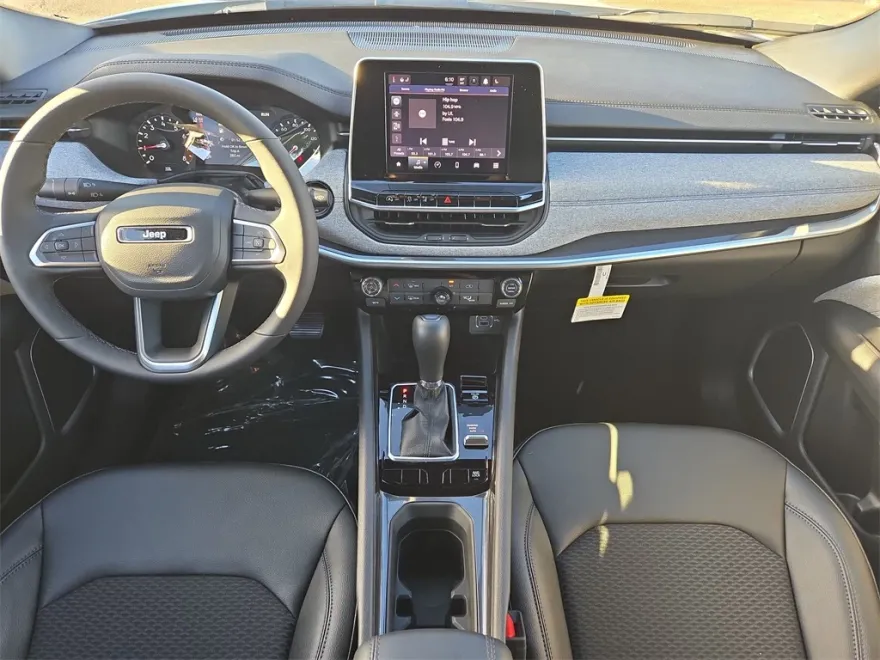 2025 Jeep Compass Latitude photo 1