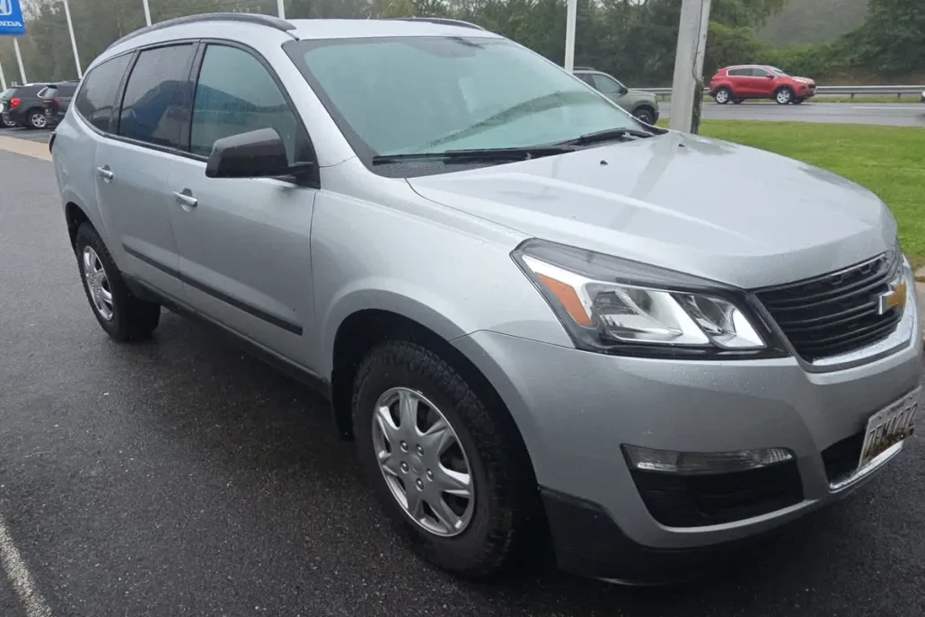 2015 Chevrolet Traverse LS photo 1