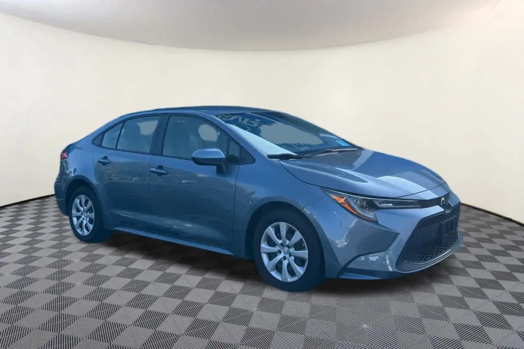 2022 Toyota Corolla LE photo 1