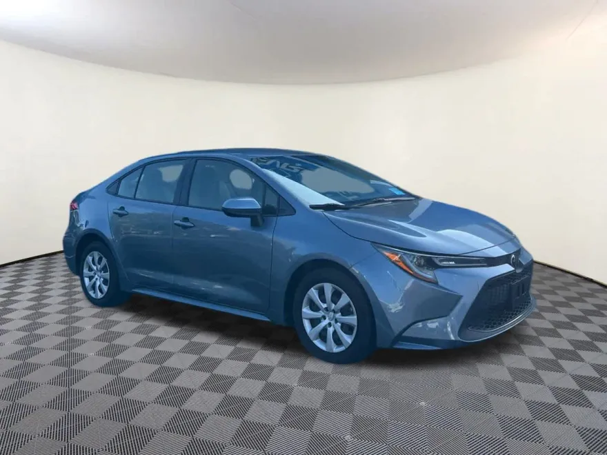 2022 Toyota Corolla LE photo 1