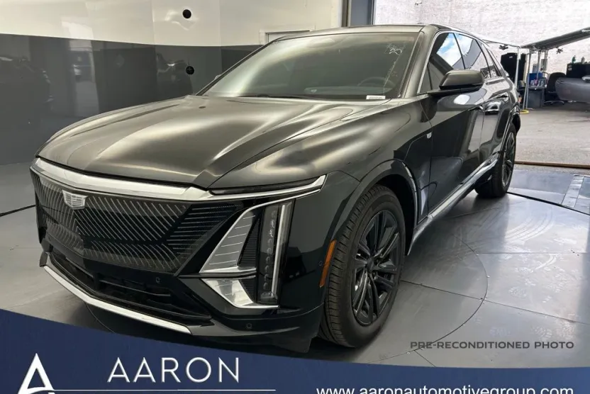 2024 Cadillac Lyriq Luxury photo 1