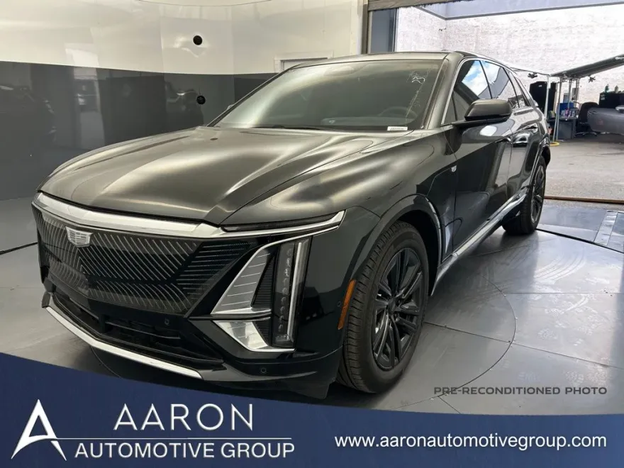 2024 Cadillac Lyriq Luxury photo 1