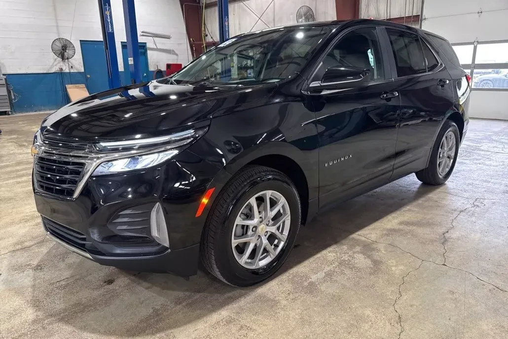 2022 Chevrolet Equinox LT photo 1