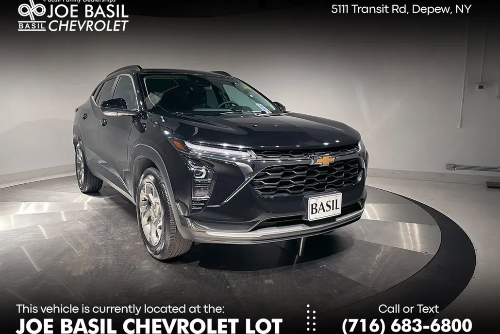 2024 Chevrolet Trax LT photo 1