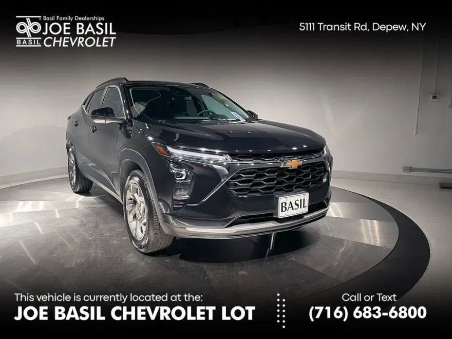 2024 Chevrolet Trax LT photo 1