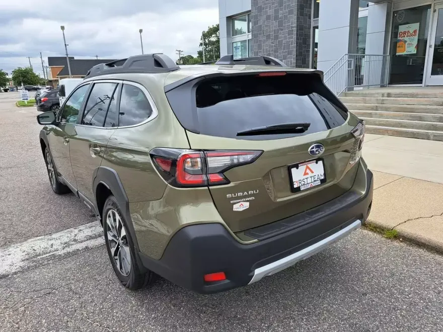 2025 Subaru Outback Limited photo 1