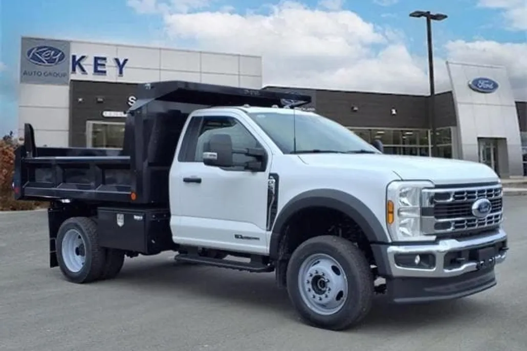 2024 Ford F-550 photo 1