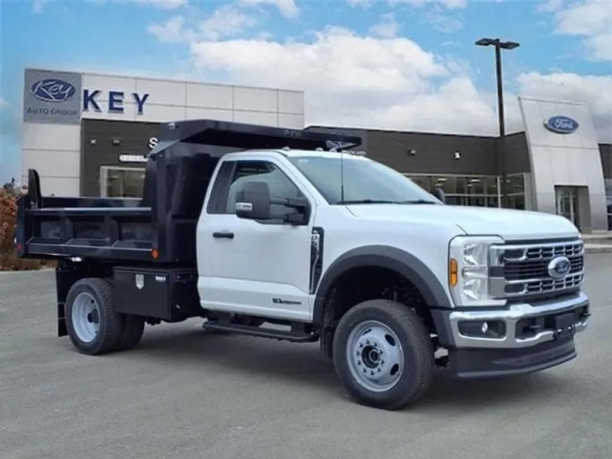 2024 Ford F-550 photo 1
