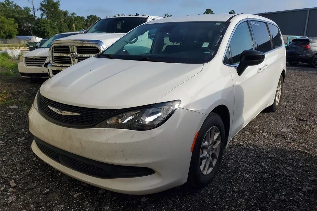 2024 Chrysler Voyager LX photo 1
