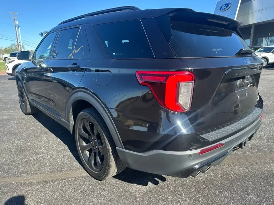 2022 Ford Explorer ST photo 1
